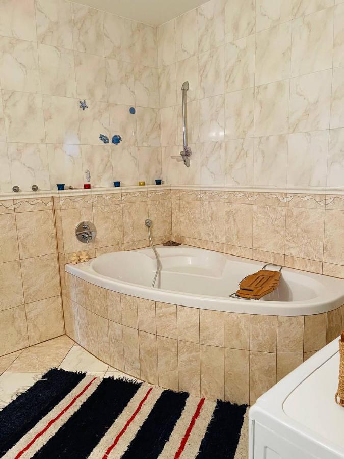 Rosehill Garden Family Villa With A Great Budapest View Exteriör bild