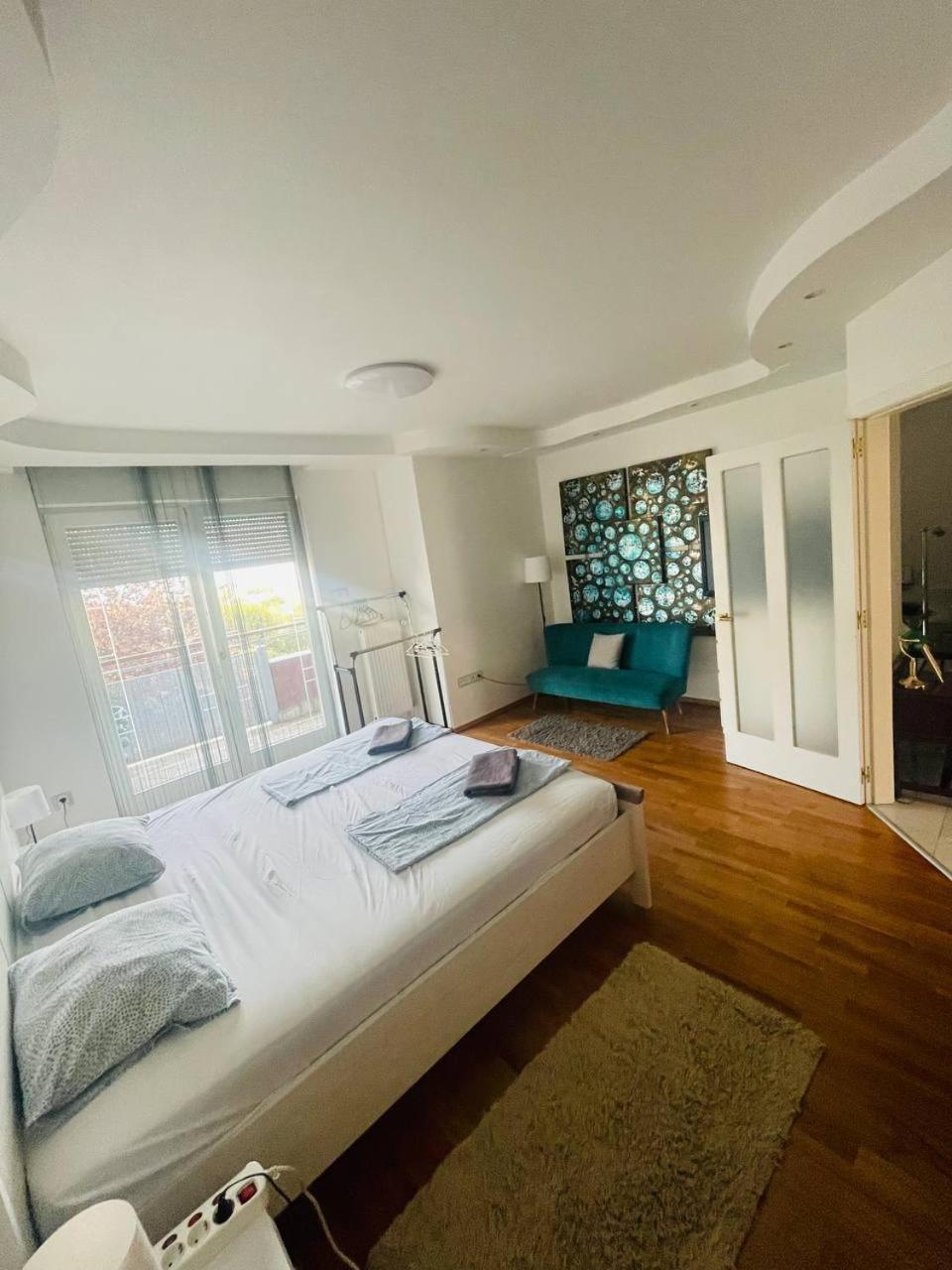 Rosehill Garden Family Villa With A Great Budapest View Exteriör bild